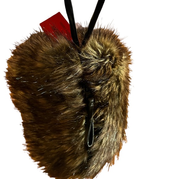 Illusion Sherry Cassin Faux Fur Muff w Wristlet Strap & Zip Pocket for Cell etc - Picture 7 of 12